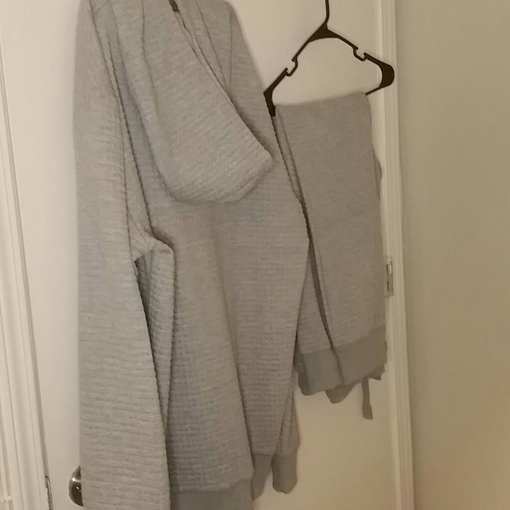Clothes - Picture 2 of 4